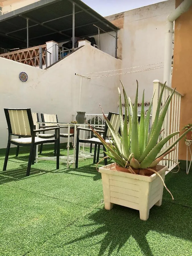 Zimmer Fur Singles In Einem Typischen Andalusischen Stadthaus Mit Sonnenterrasse Malaga 0*,
